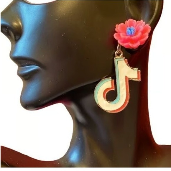 Handmade Jewelry - TikTok Flower Dangle Earrings Pink‎ Blue White Red Gold Tone Fun Trendy Jewelry